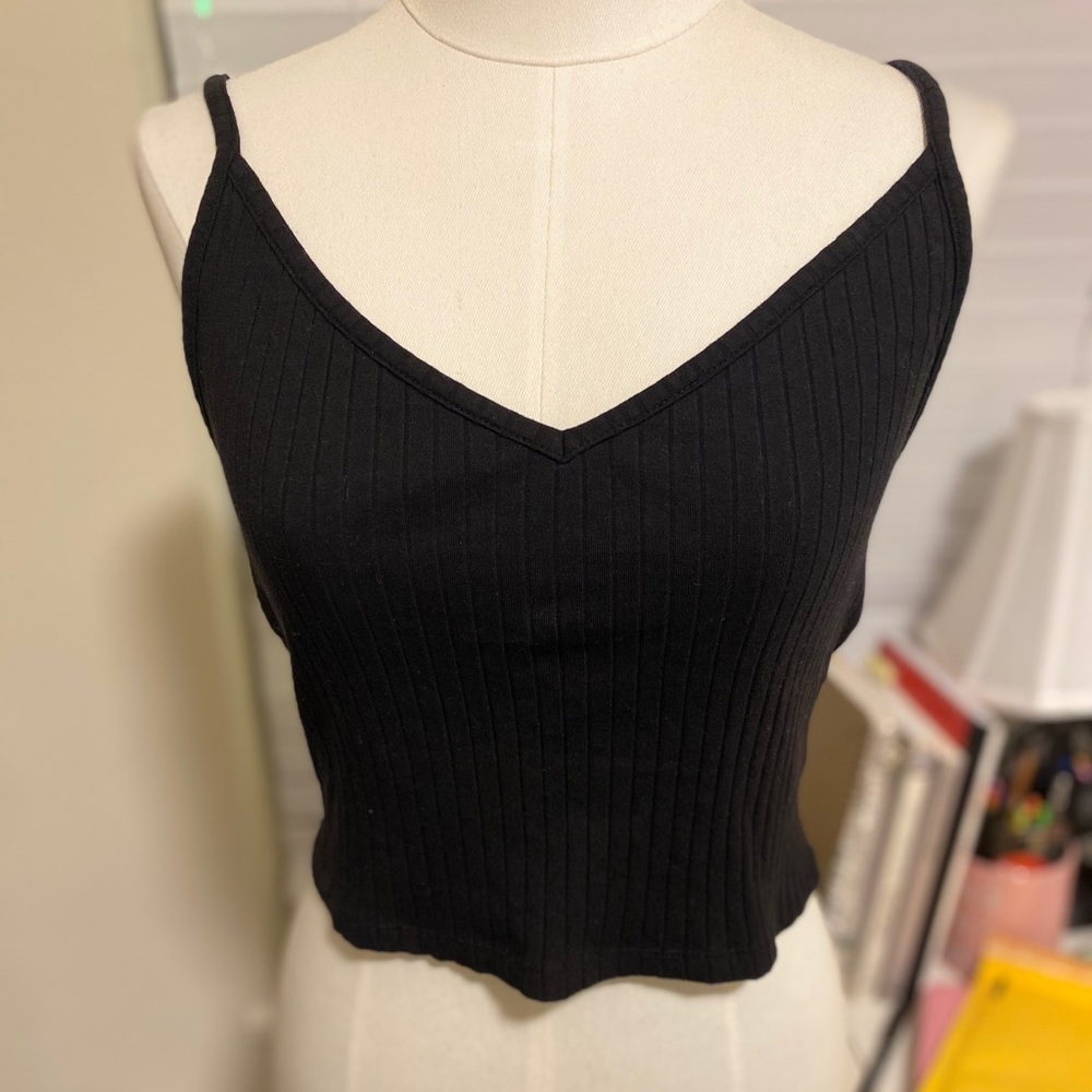 H&M black ribbed knit cropped tank top